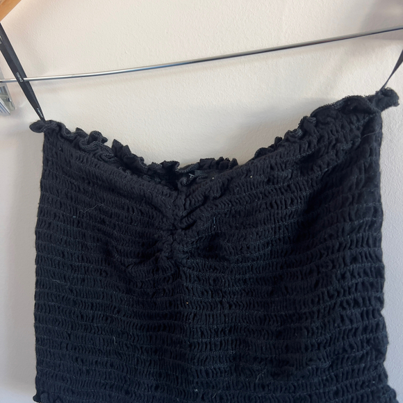 T.M.I.N.G. | Black Smocked Crop Top - Picture 4 of 6